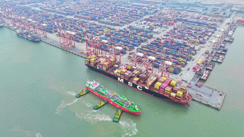 广州港实现“锚地+码头”全模式LNG加注，，，助力货主降本增效与绿色航运升级