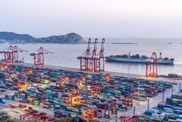 什么是集装箱码头？集装箱码头的界说、、功效和组成