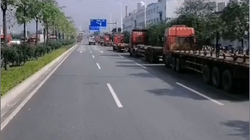 海运价钱连跌23周，，，大宗空箱群集口岸！！！集装箱物流司机提前回老家过年