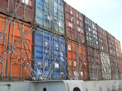 22层楼高的海运集装箱船风浪中屹立不倒是什么原因？？