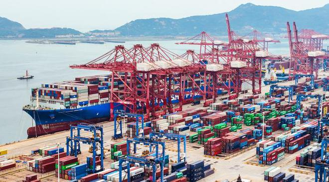 2023年上半年天下集装箱吞吐量14,919万TEU