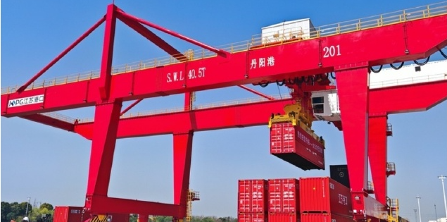 丹阳港，镇江最大的内河集装箱码头