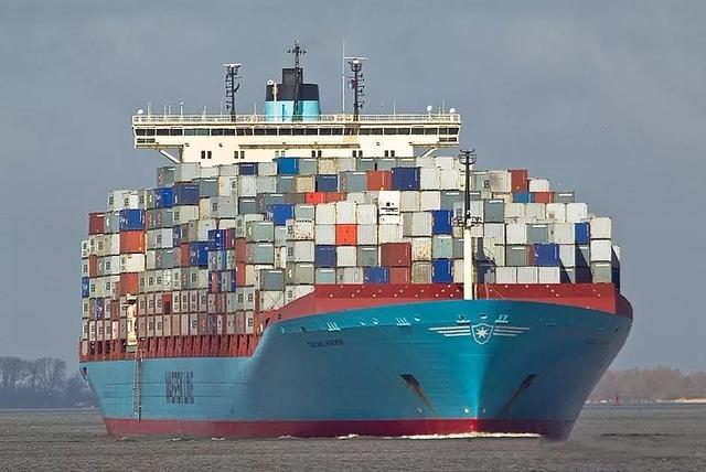 散货船“跨界”运集装箱，，，靠谱吗？