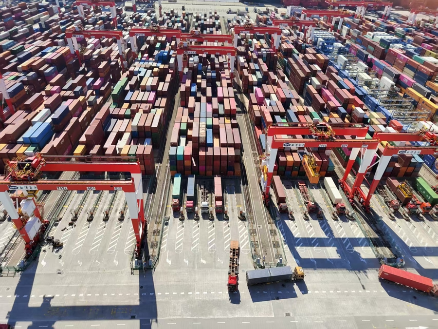 洋山港吞吐量立异高，上海港稳居全球第一彰显外贸“硬实力”