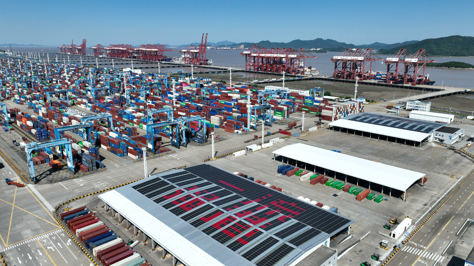 宁波舟山港2025年集装箱吞吐量突破3000万标箱，创历史新高